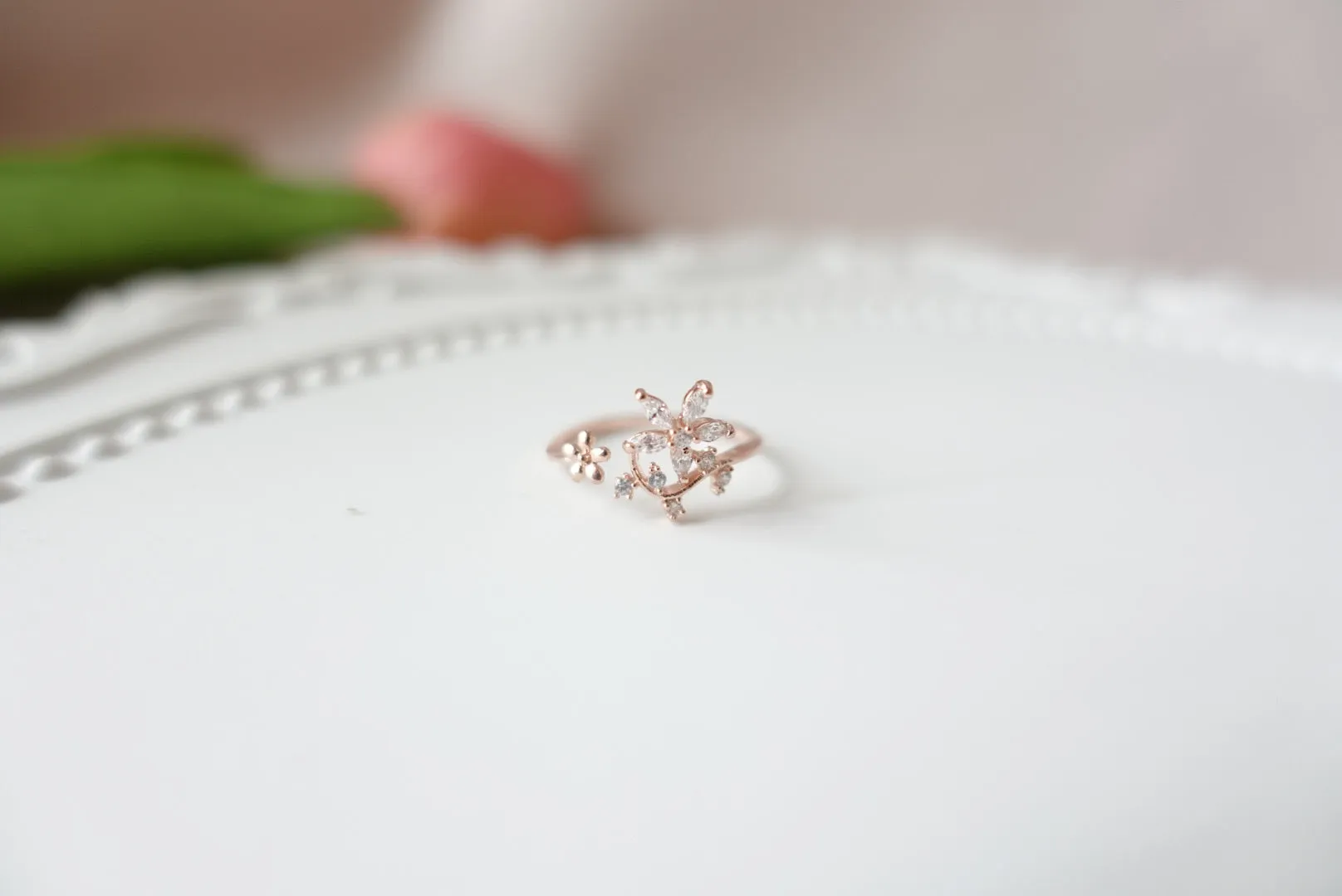 Amorina Flower Crystal Ring (adjustable)
