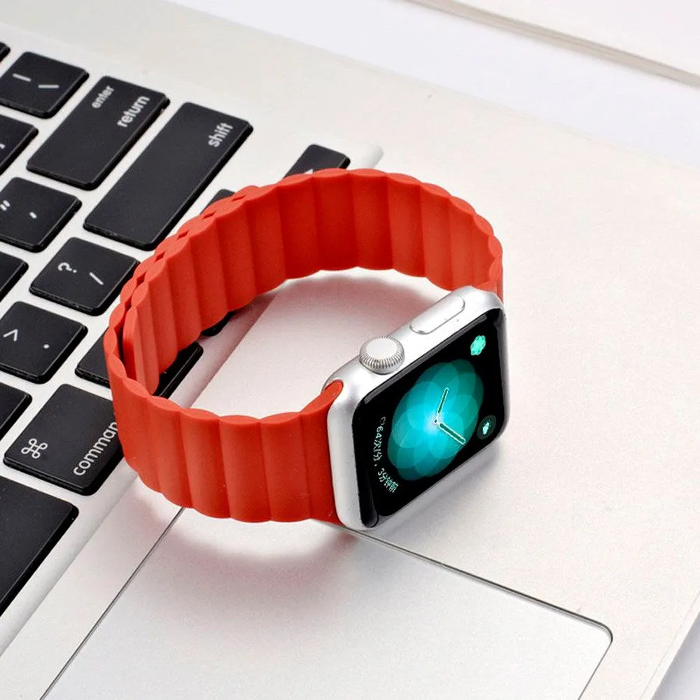 Apple Watch (38/40/SE/41/42mm) Lippa Magnetisk Silikone Rem - Rød